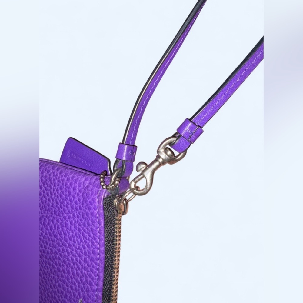 VINTAGE COACH Small Wristlet in Colorblock Purple Pebble Leather - Picture 8 of 10
